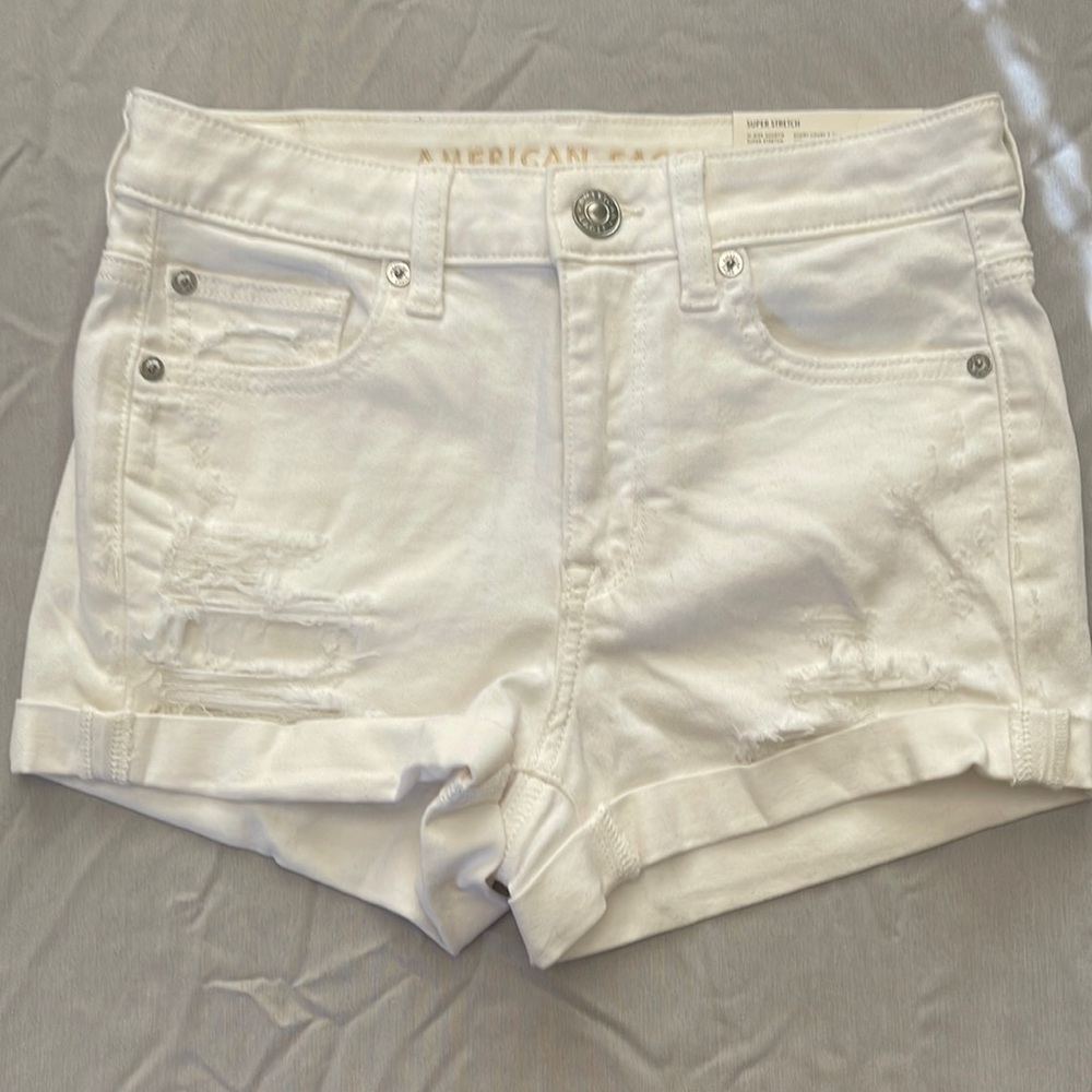 NWT American Eagle Outfitters white distressed jean shorts, size 4